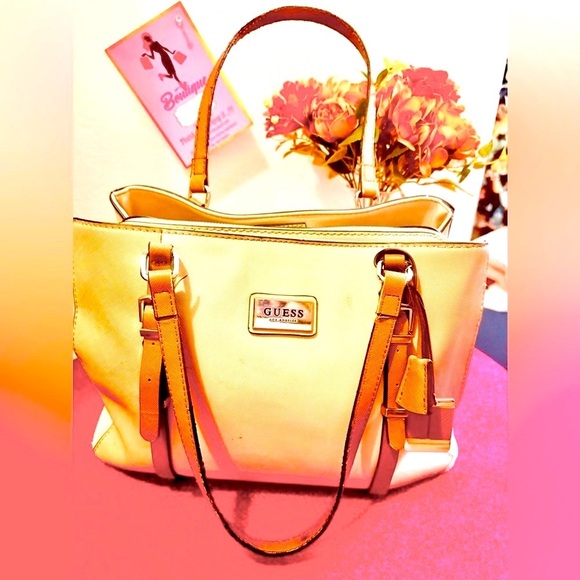 “Guess”  Large hand Bag - Picture 3 of 16